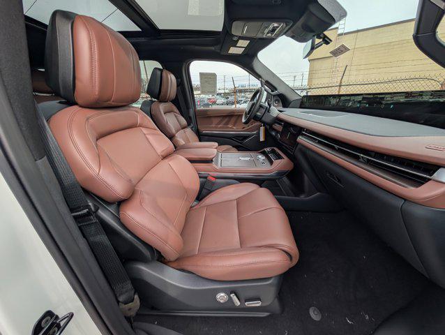 new 2025 Lincoln Navigator car, priced at $105,672