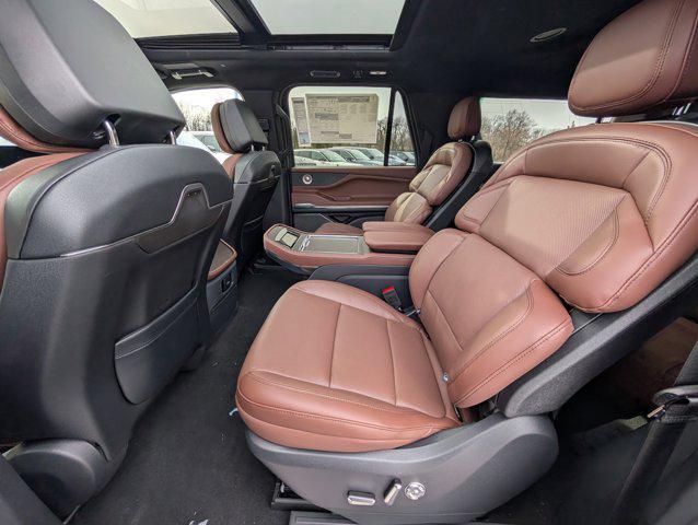 new 2025 Lincoln Navigator car, priced at $105,672