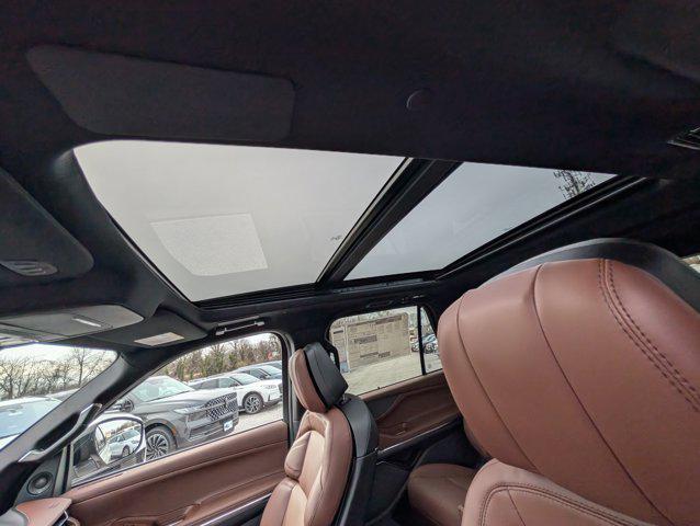 new 2025 Lincoln Navigator car, priced at $105,672