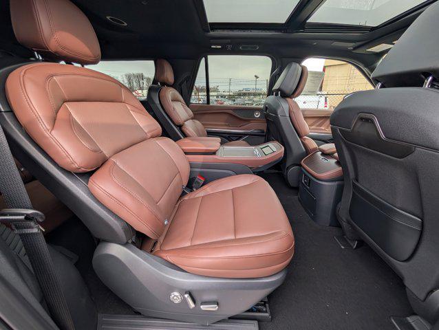 new 2025 Lincoln Navigator car, priced at $105,672