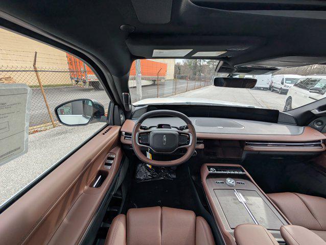new 2025 Lincoln Navigator car, priced at $105,672