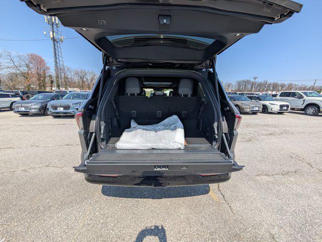 new 2026 Lincoln Navigator car, priced at $124,665