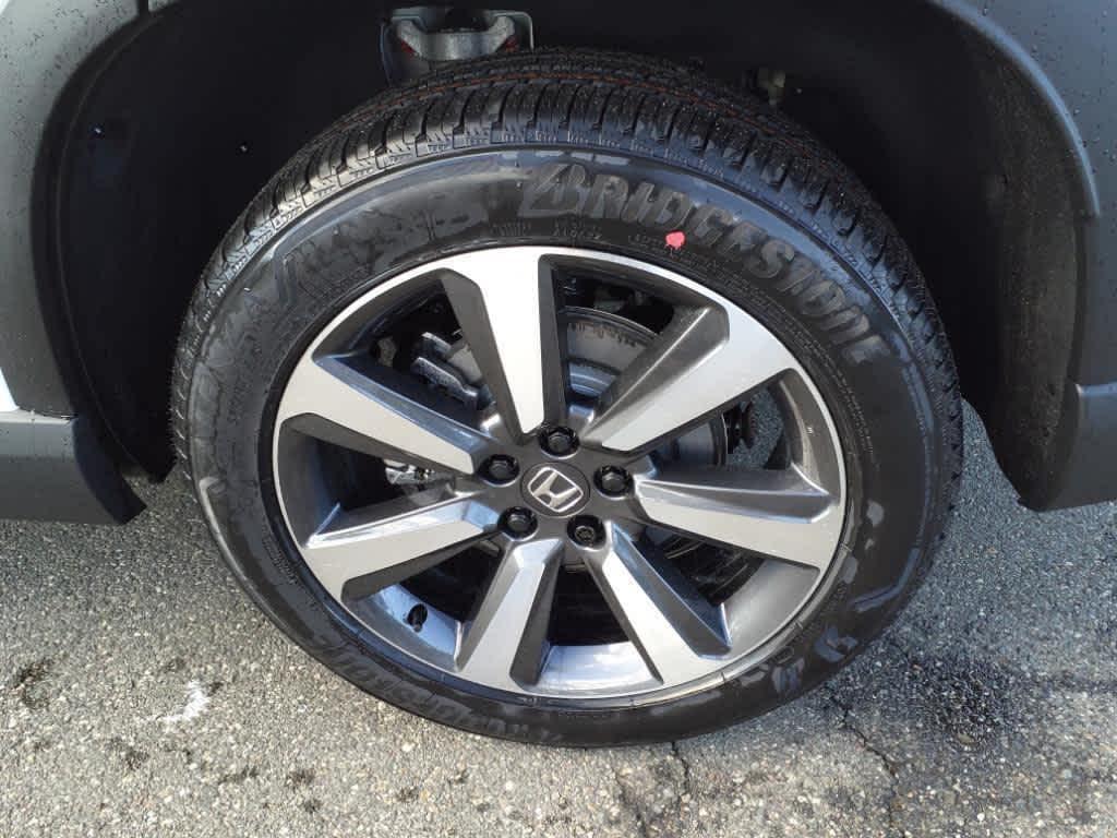 new 2025 Honda Pilot car, priced at $51,550