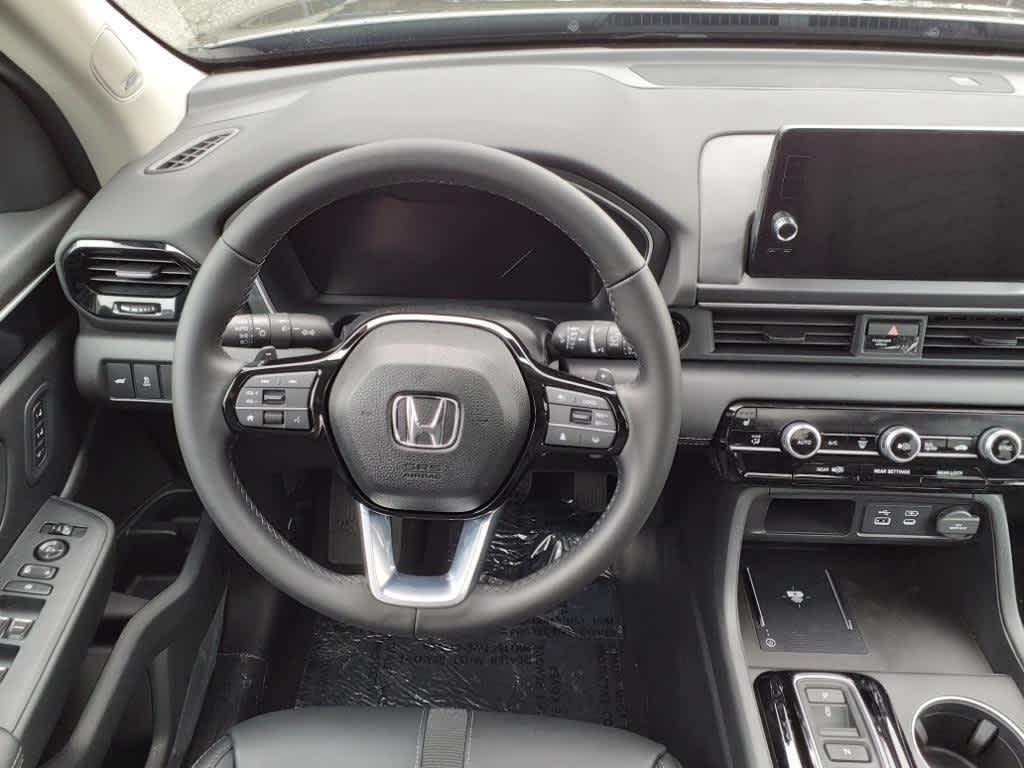 new 2025 Honda Pilot car, priced at $51,825