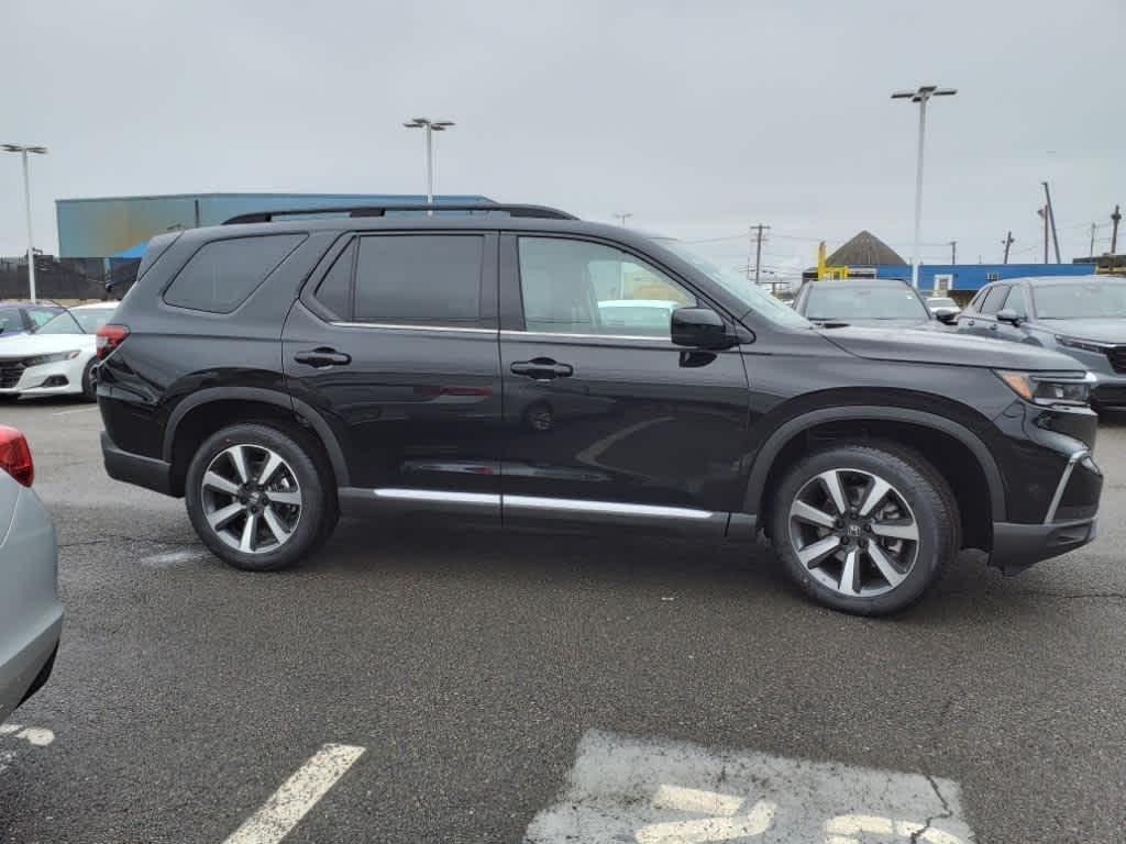 new 2025 Honda Pilot car, priced at $51,825