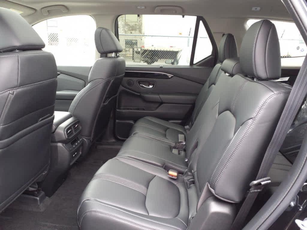 new 2025 Honda Pilot car, priced at $51,825