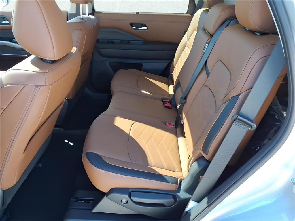 new 2025 Nissan Pathfinder car, priced at $42,370
