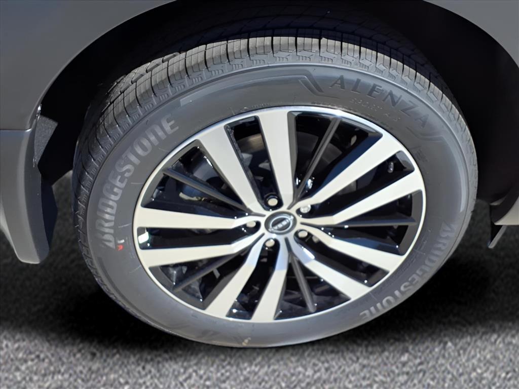 new 2025 Nissan Pathfinder car, priced at $42,370