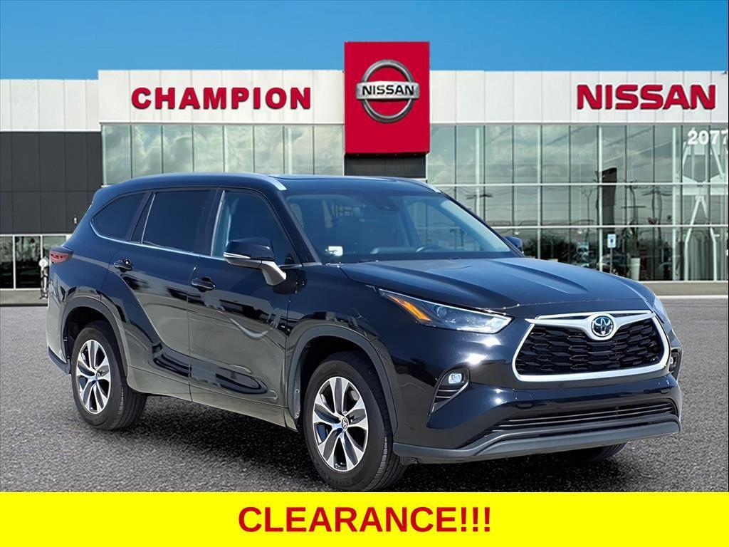 used 2023 Toyota Highlander car, priced at $29,999