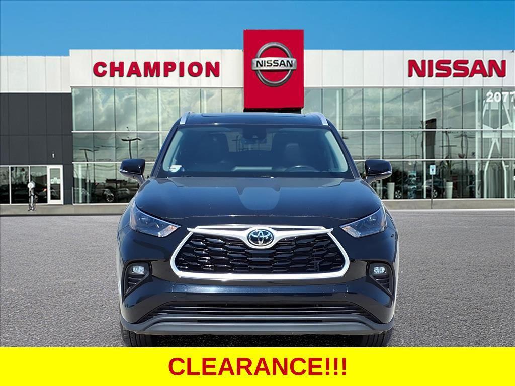 used 2023 Toyota Highlander car, priced at $29,999