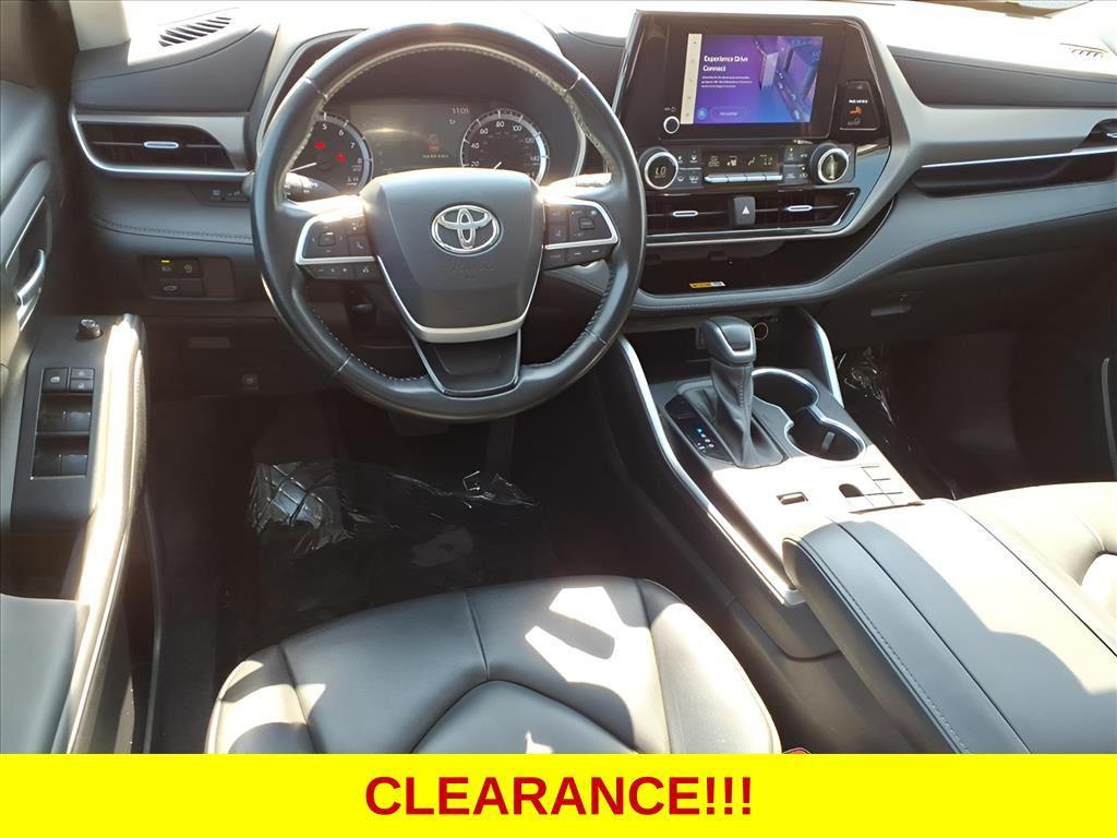 used 2023 Toyota Highlander car, priced at $29,999