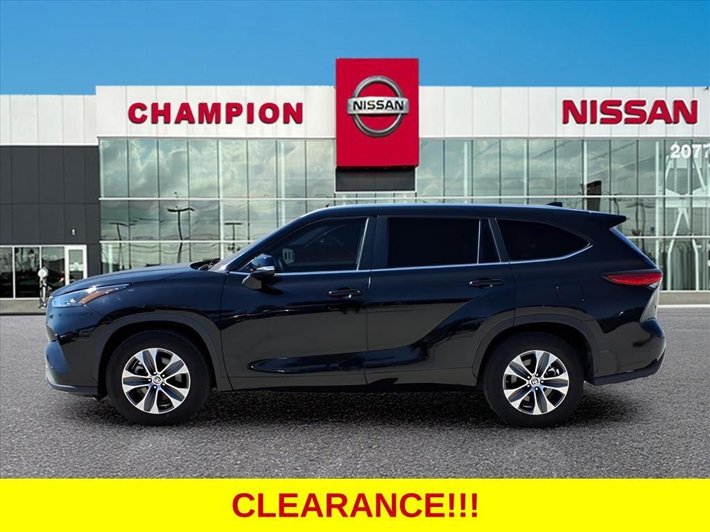 used 2023 Toyota Highlander car, priced at $29,999