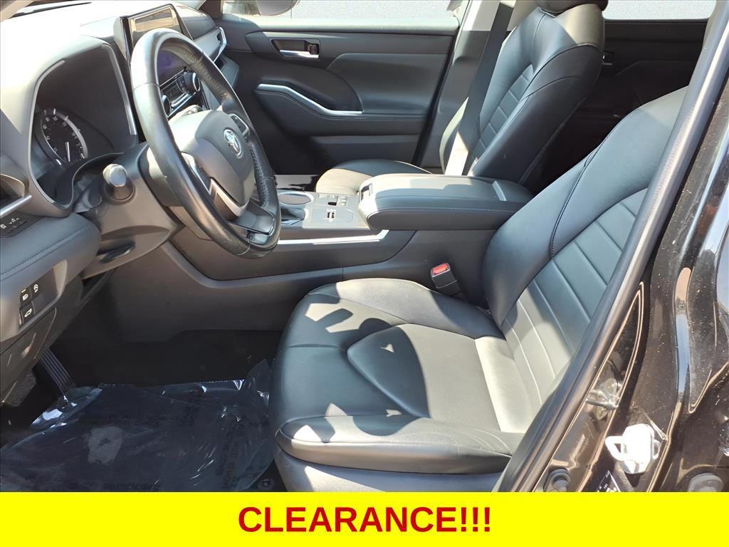 used 2023 Toyota Highlander car, priced at $29,999