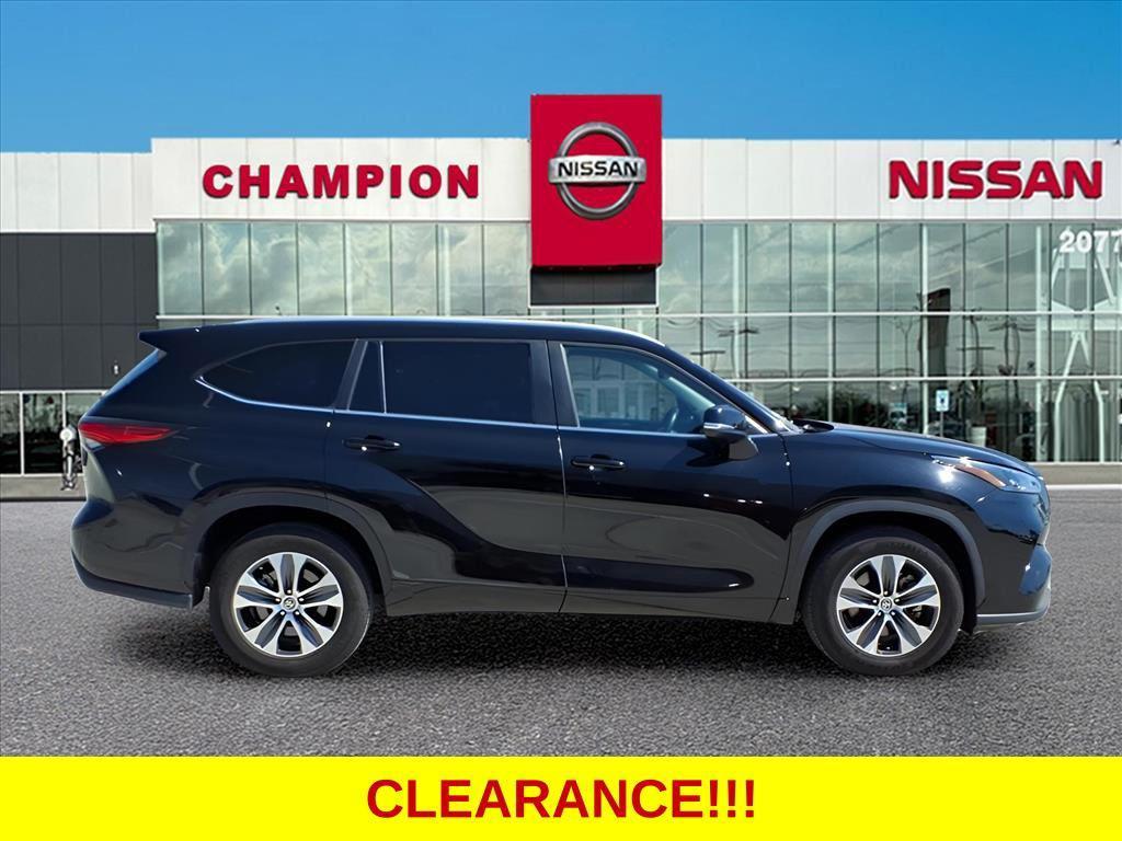 used 2023 Toyota Highlander car, priced at $29,999