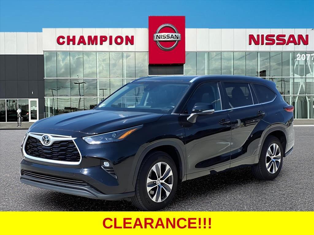 used 2023 Toyota Highlander car, priced at $29,999