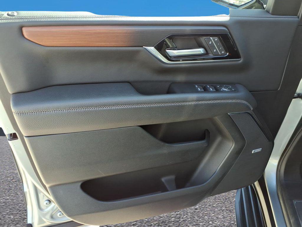 used 2025 GMC Yukon car, priced at $69,000