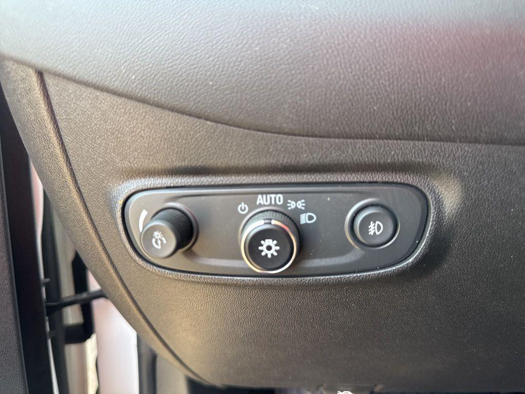 used 2021 Chevrolet Equinox car, priced at $19,250