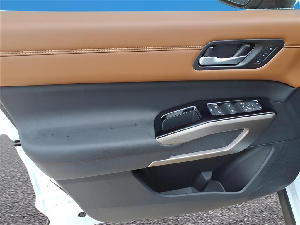 new 2025 Nissan Pathfinder car, priced at $42,692