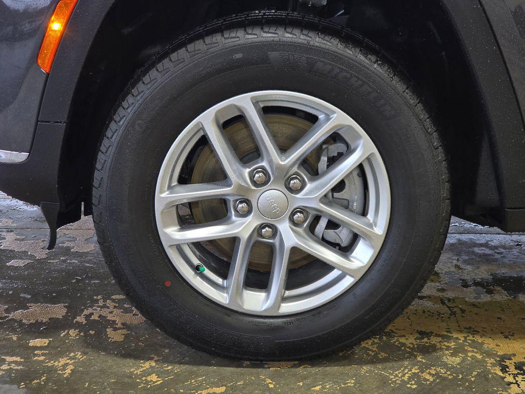 new 2025 Jeep Grand Cherokee L car, priced at $37,352