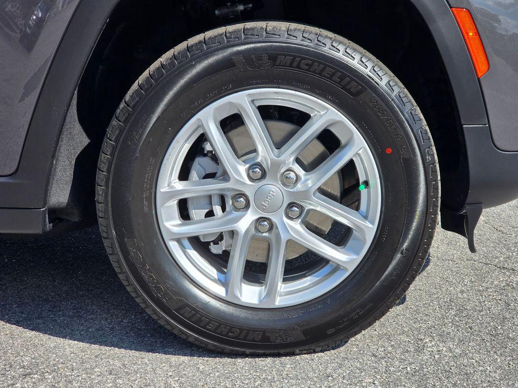 new 2025 Jeep Grand Cherokee car, priced at $33,975