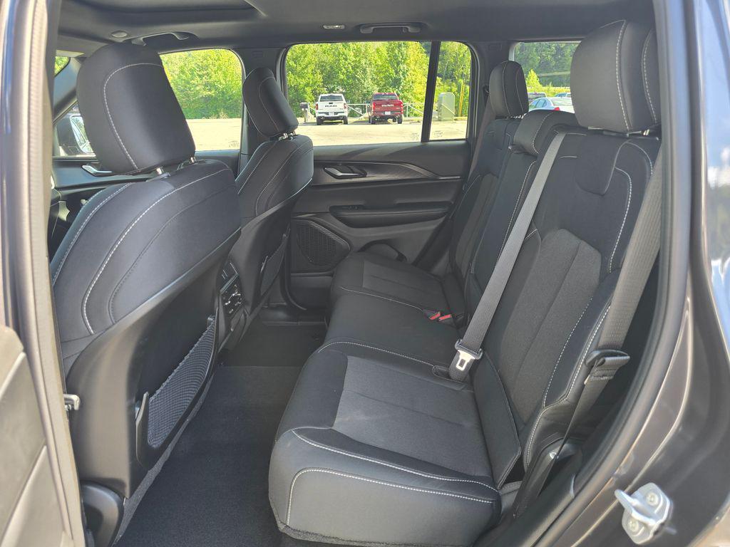 new 2025 Jeep Grand Cherokee car, priced at $33,975