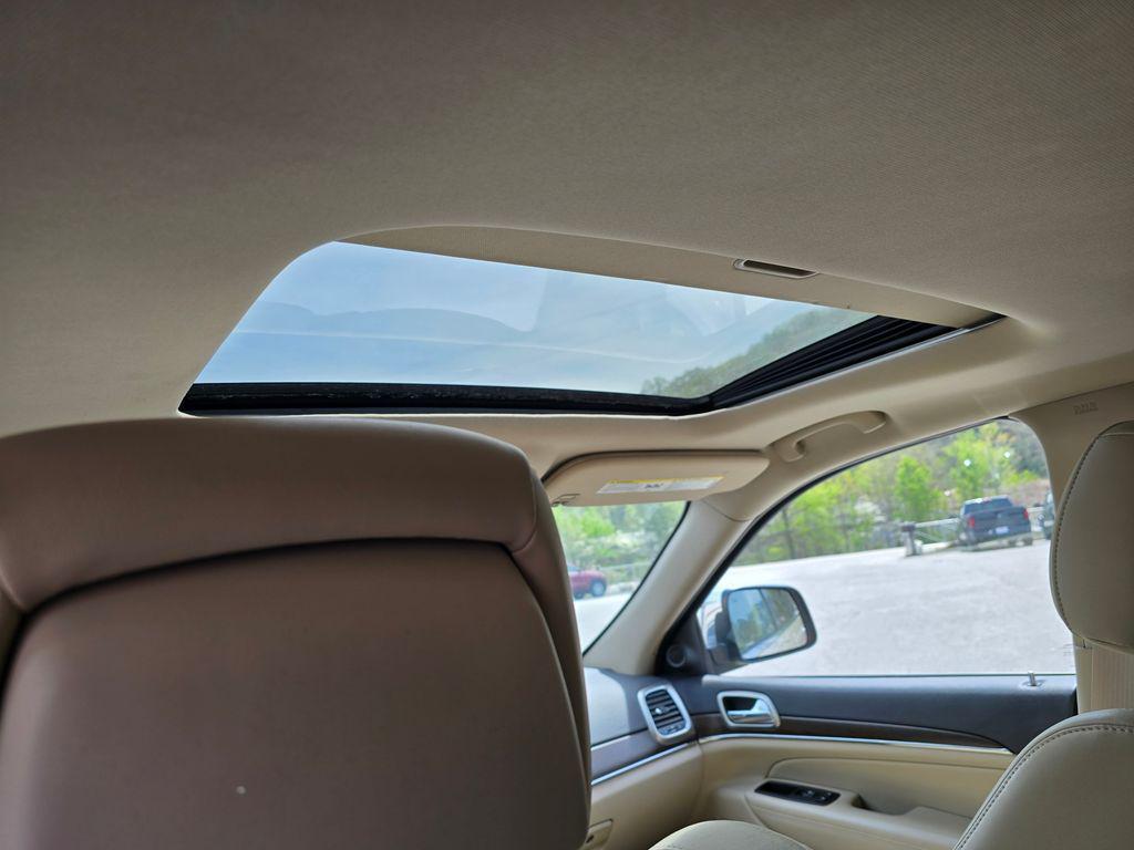 used 2015 Jeep Grand Cherokee car, priced at $17,588