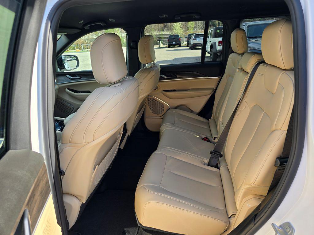 new 2026 Jeep Grand Cherokee car, priced at $46,086