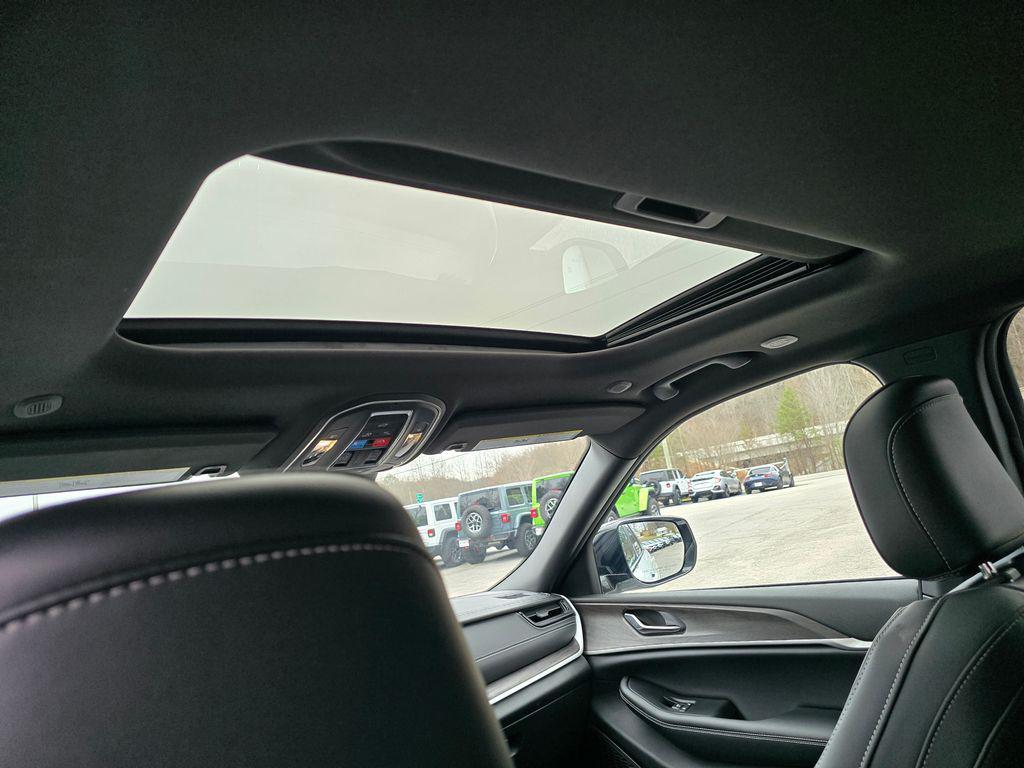 new 2026 Jeep Grand Cherokee car, priced at $45,747