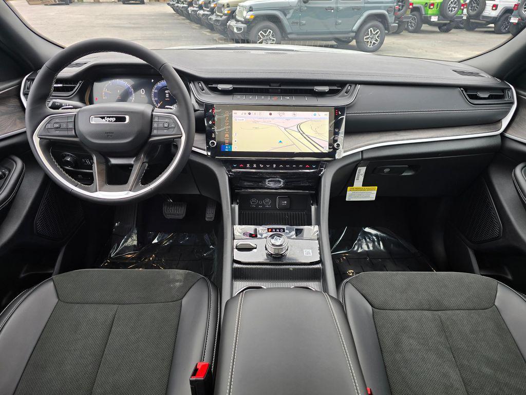 new 2026 Jeep Grand Cherokee car, priced at $45,747