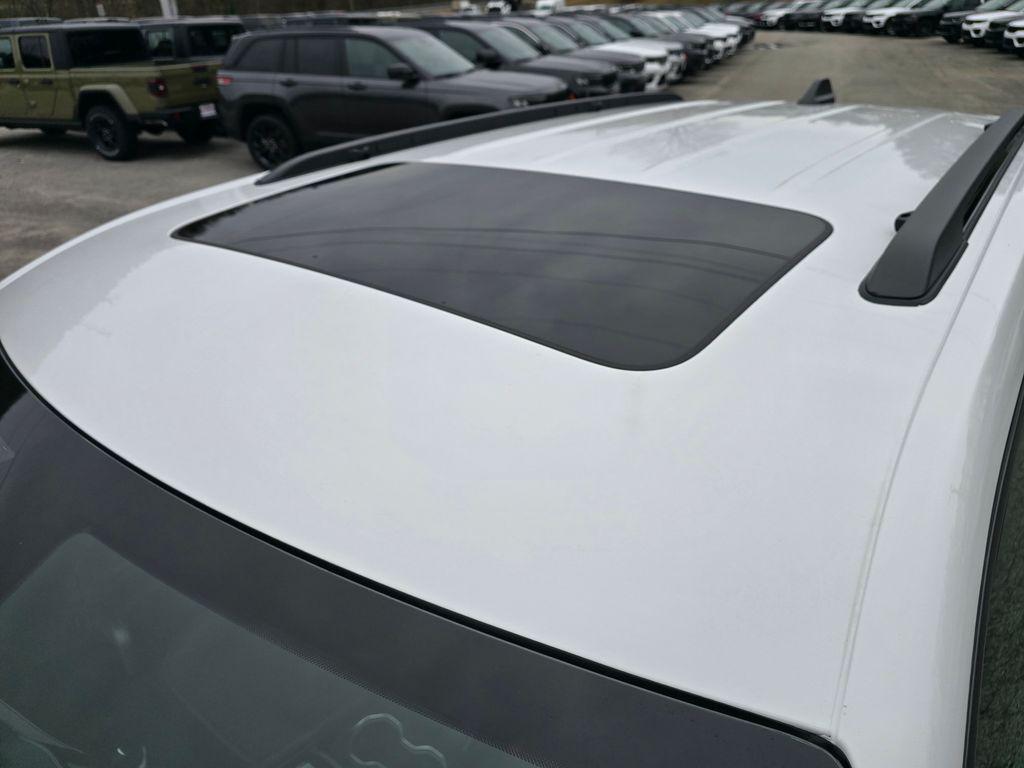 new 2026 Jeep Grand Cherokee car, priced at $45,747