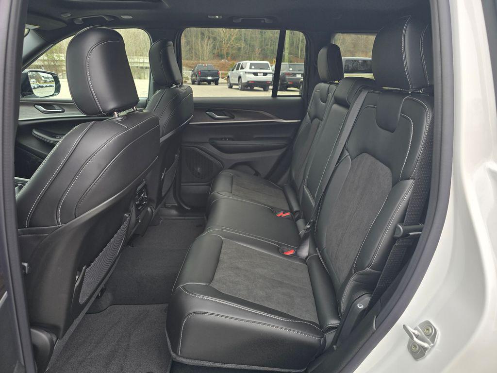 new 2026 Jeep Grand Cherokee car, priced at $45,747