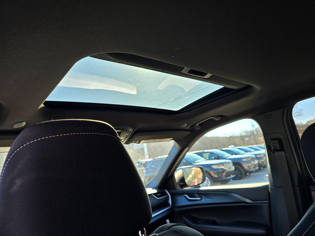 new 2025 Jeep Grand Cherokee car, priced at $34,970