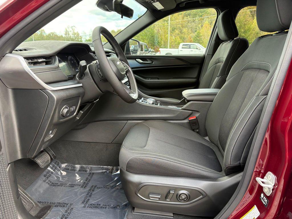 new 2025 Jeep Grand Cherokee L car, priced at $38,994