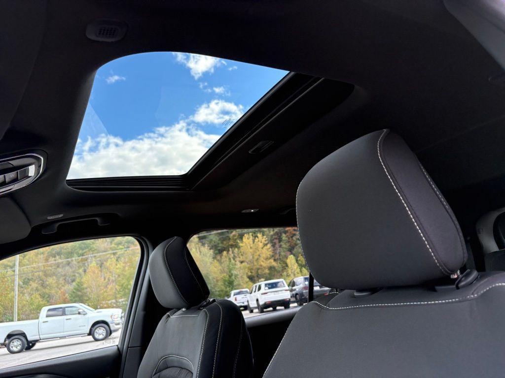 new 2025 Jeep Grand Cherokee L car, priced at $38,994