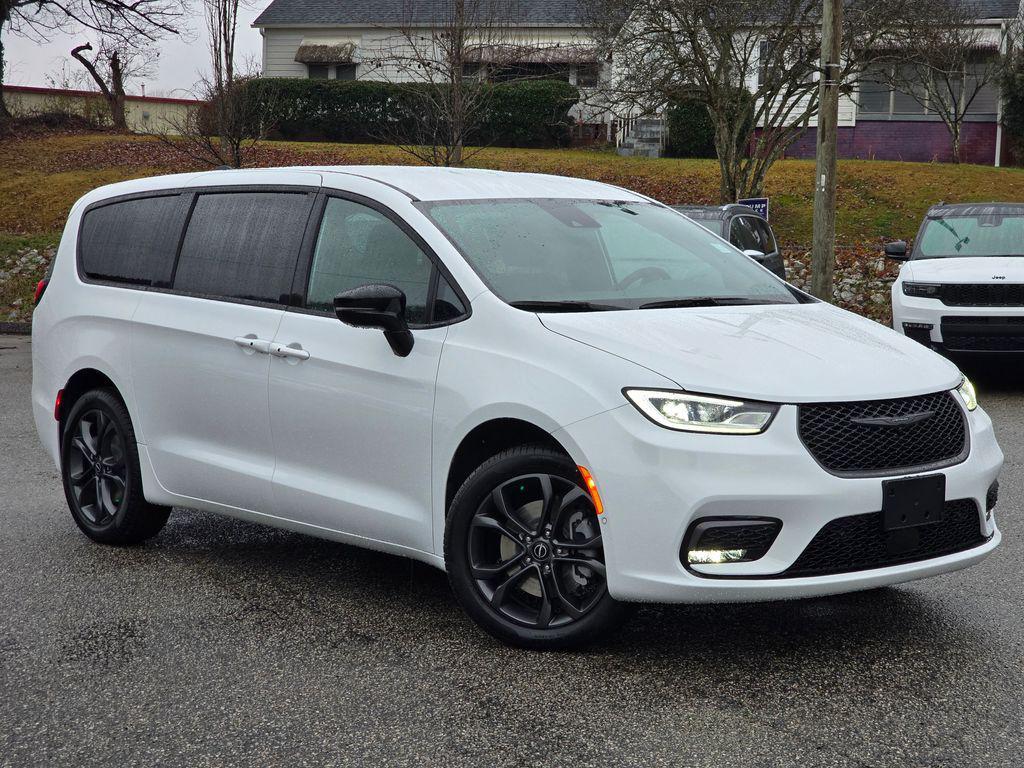 new 2026 Chrysler Pacifica car, priced at $47,935