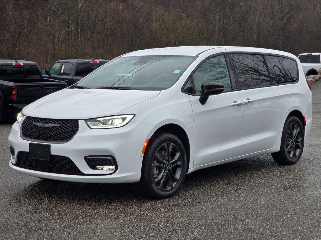 new 2026 Chrysler Pacifica car, priced at $47,935