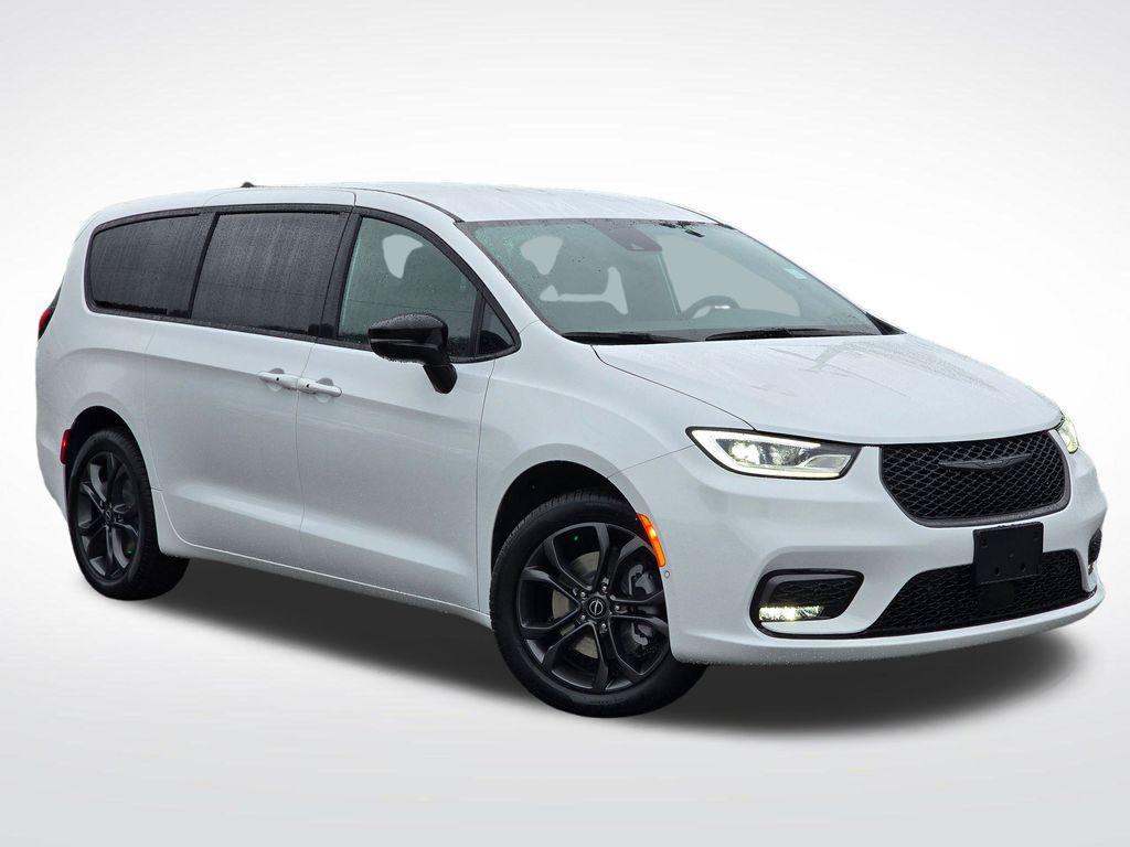 new 2026 Chrysler Pacifica car, priced at $43,335