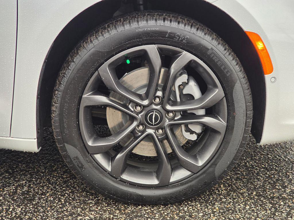 new 2026 Chrysler Pacifica car, priced at $47,935