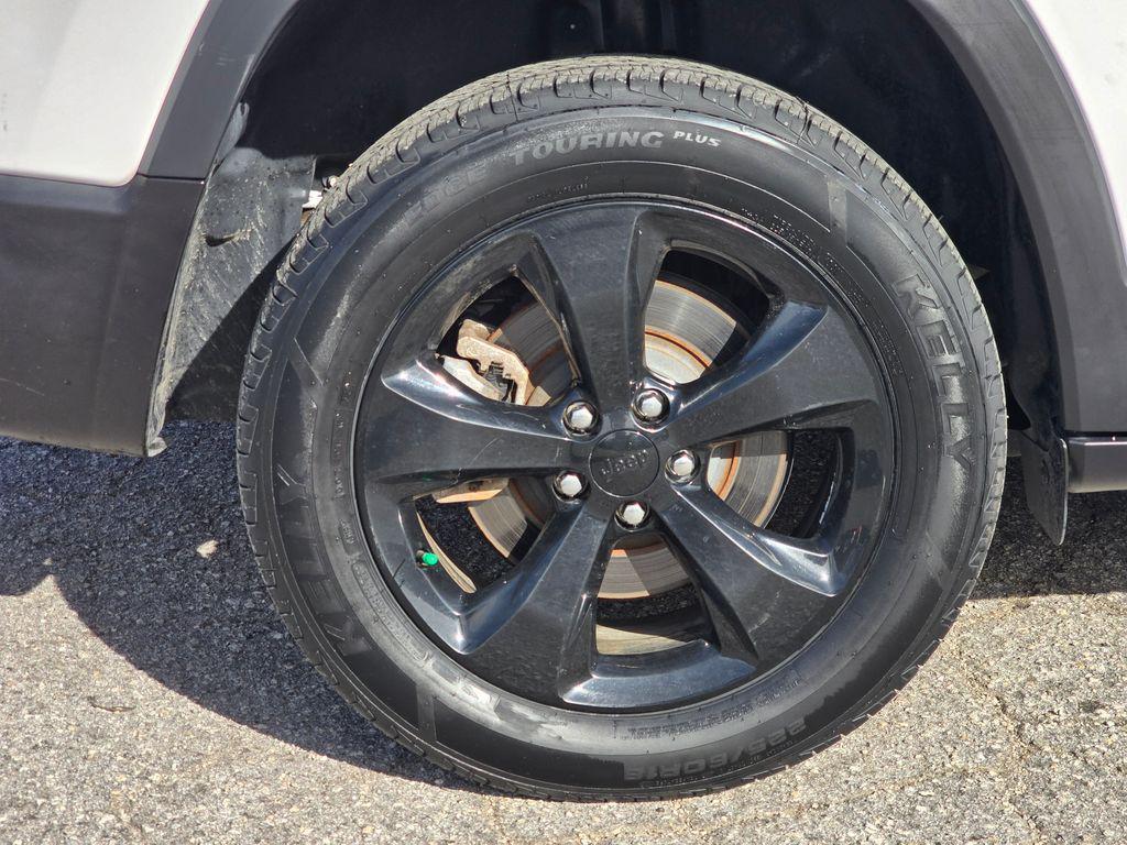 used 2023 Jeep Cherokee car, priced at $23,997