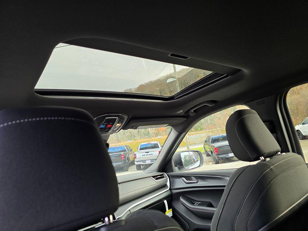 new 2025 Jeep Grand Cherokee L car, priced at $34,979