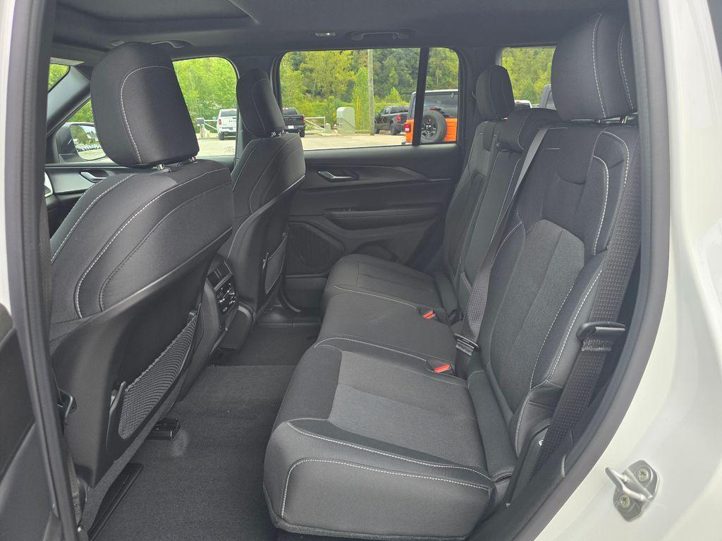 new 2025 Jeep Grand Cherokee car, priced at $32,768