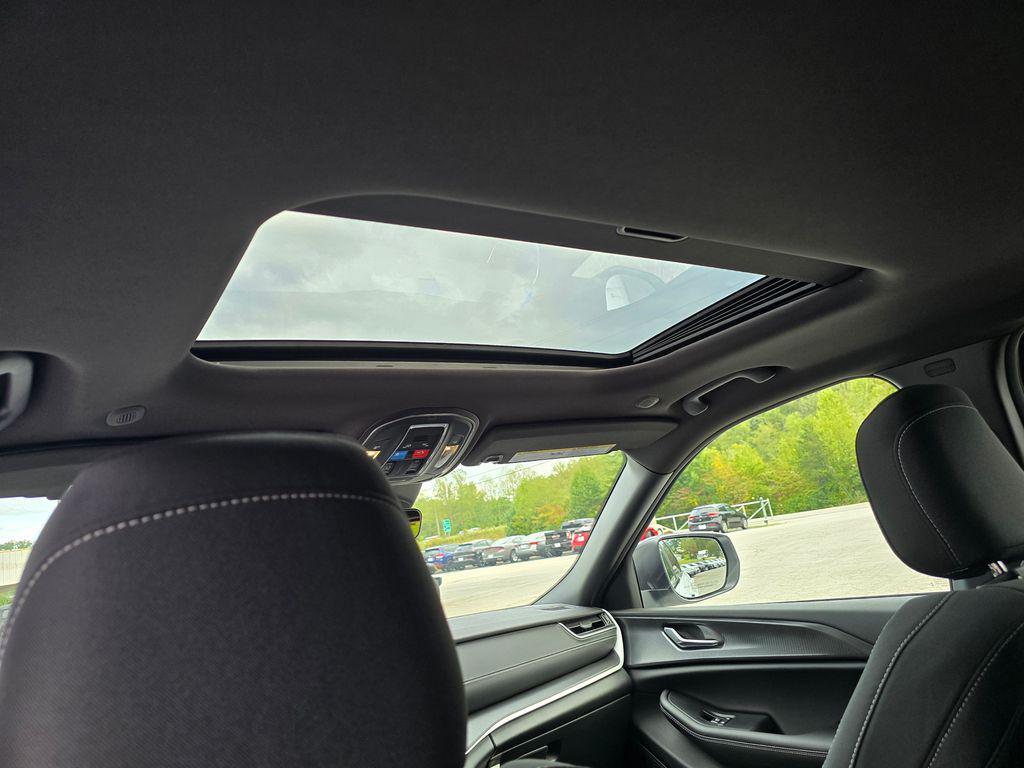 new 2025 Jeep Grand Cherokee car, priced at $32,768