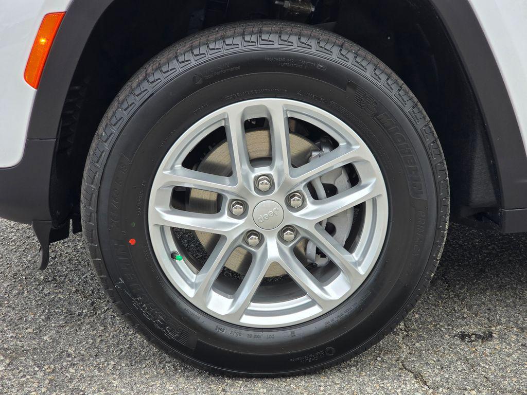 new 2025 Jeep Grand Cherokee car, priced at $32,768