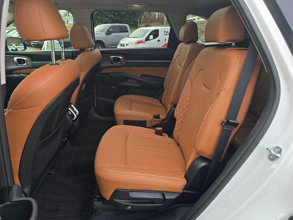 used 2023 Kia Sorento car, priced at $28,994