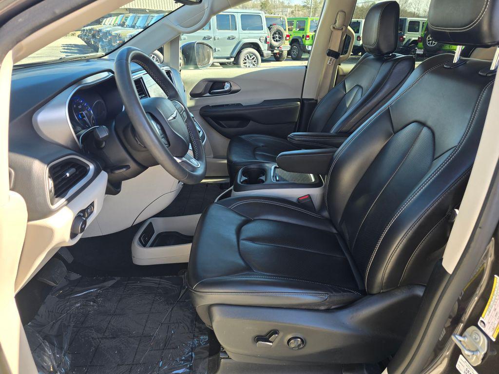 used 2023 Chrysler Pacifica car, priced at $23,900