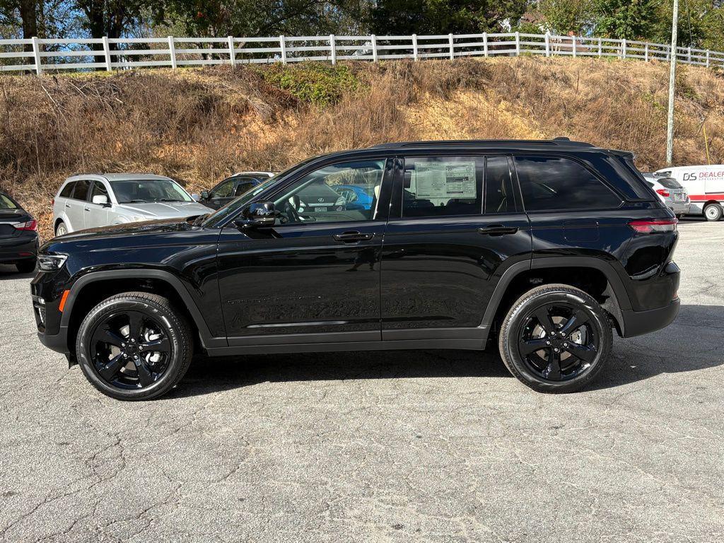 new 2025 Jeep Grand Cherokee car, priced at $43,644