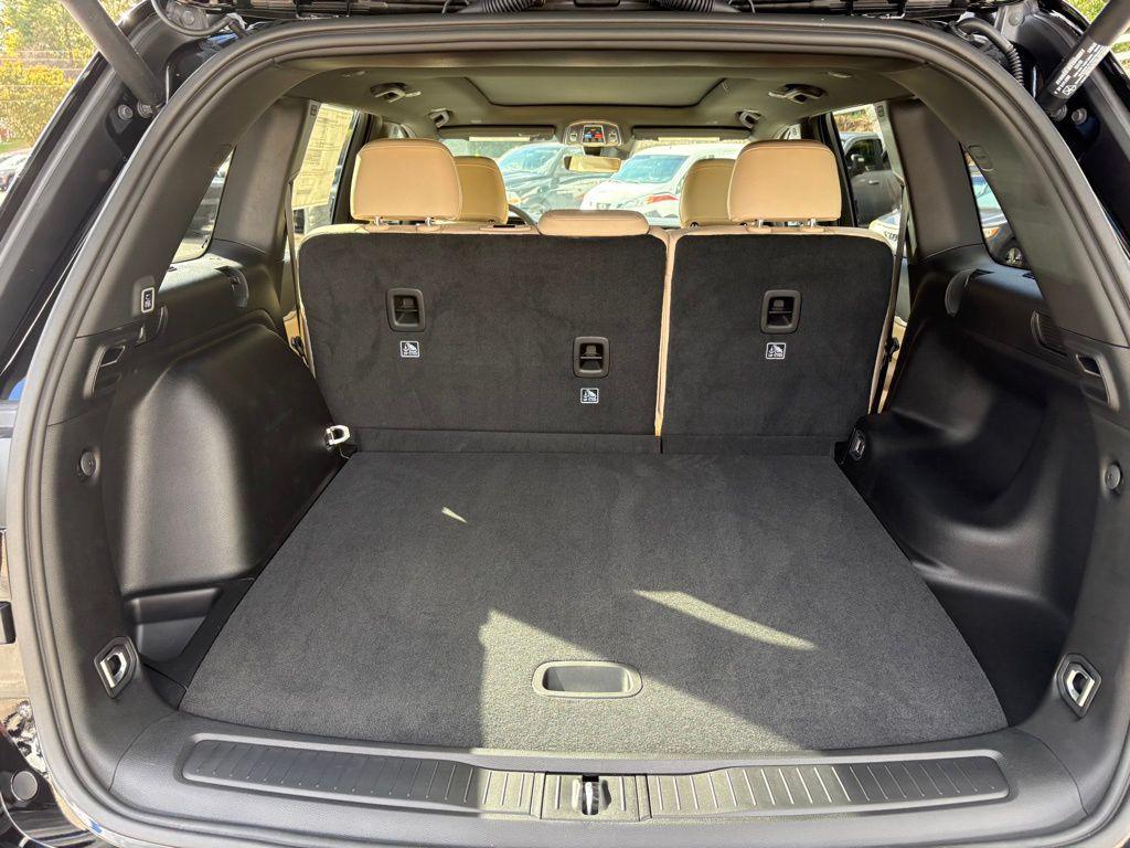 new 2025 Jeep Grand Cherokee car, priced at $43,644