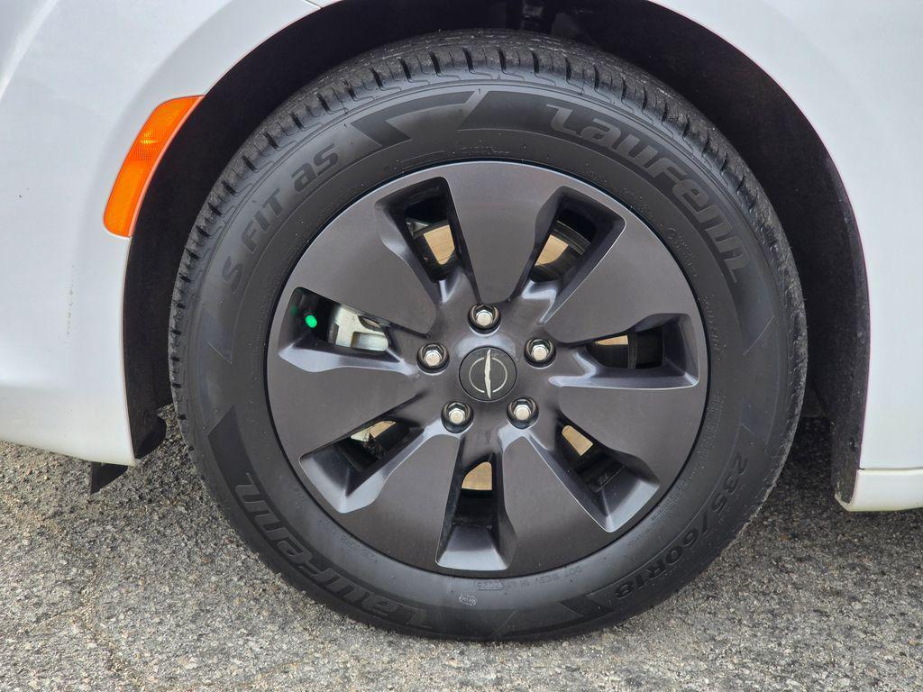 used 2020 Chrysler Pacifica Hybrid car, priced at $22,337