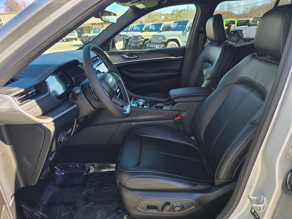 new 2025 Jeep Grand Cherokee car, priced at $41,814