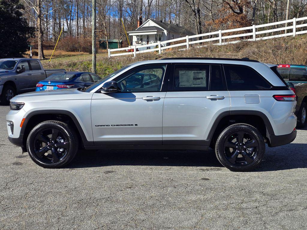 new 2025 Jeep Grand Cherokee car, priced at $41,814